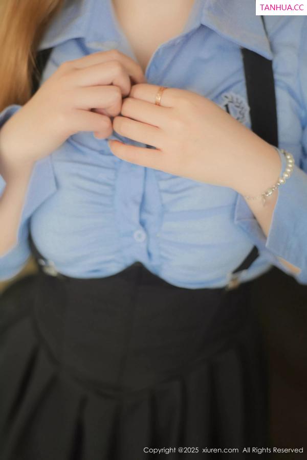  [XiuRen]高清写真图 2025.04.30 No.10224 M麦当劳 性感学生装第4张图片